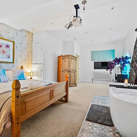 Hanham Homestead - Hot Tub Escape فيلة بريستول