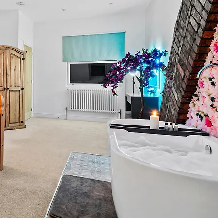 Hanham Homestead - Hot Tub Escape *