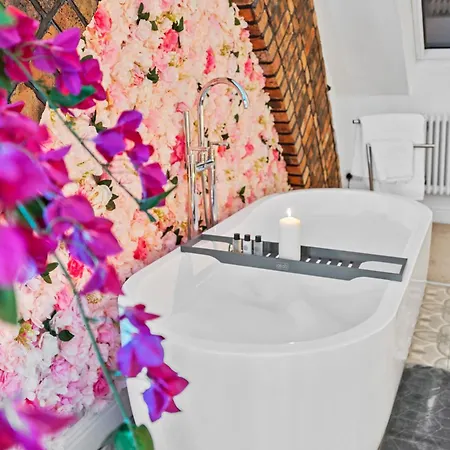 Hanham Homestead - Hot Tub Escape