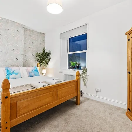 Hanham Homestead - Hot Tub Escape