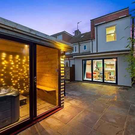 Hanham Homestead - Hot Tub Escape